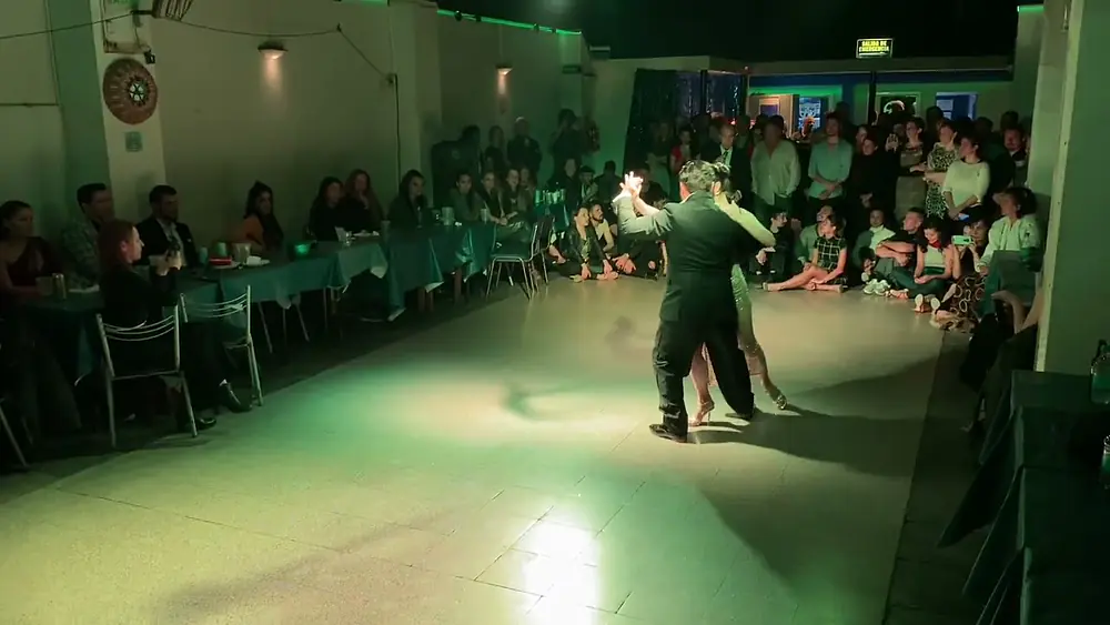 Video thumbnail for Leonel Mendieta y Natalia Hassan Voz Tito Roca en Juernes Milonga (2/2)