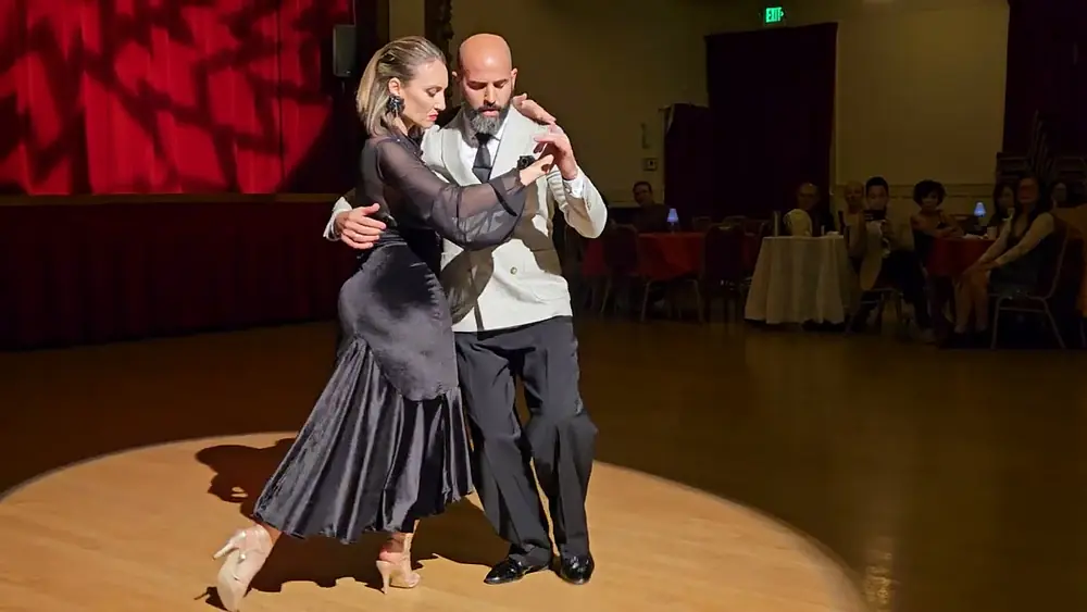 Video thumbnail for Lorena Gonzales y Gaston Camejo at Vecher milonga (3 of 3)
