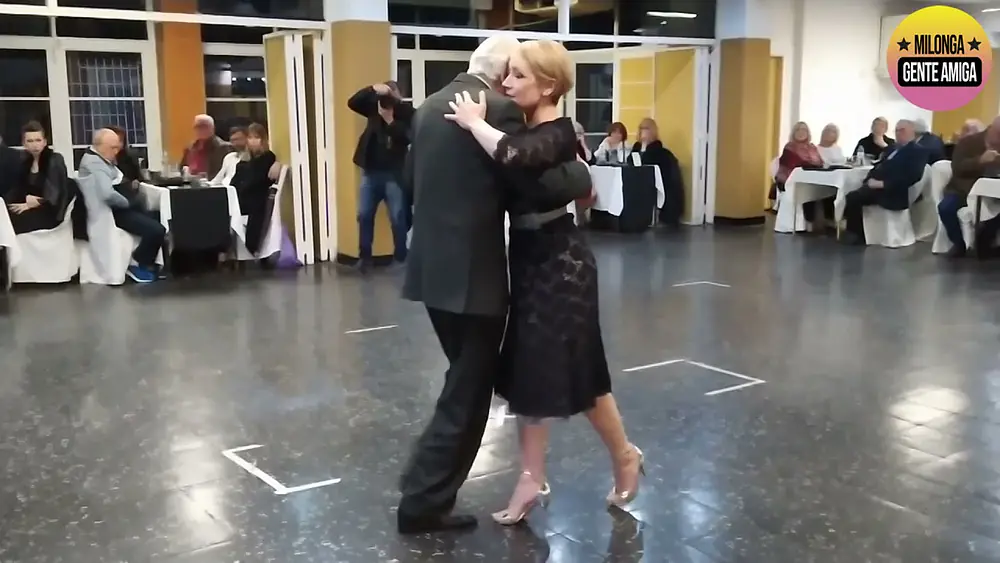 Video thumbnail for Milonga Gente Amiga - El Chino Perico y Paola Tacchetti