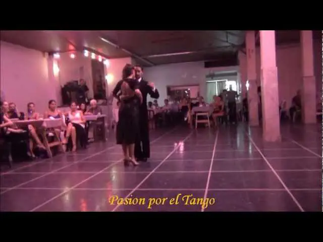 Video thumbnail for STEFANIA COLINA y JUAN MARTIN CARRARA bailando el tango NADA en FLOREAL MILONGA