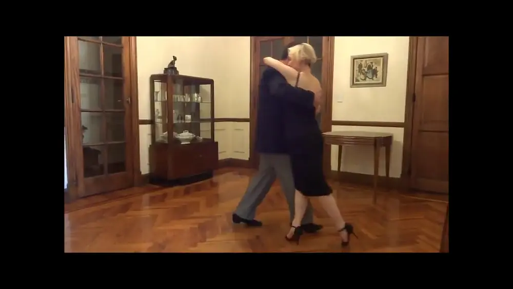 Video thumbnail for Bailaron Isabella Szymonowicz y Claudio Strang (tango) una milonga
