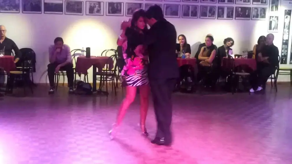 Video thumbnail for Pablo Garcia e Laura Grandi esibizione del 26 10 2013 alla Zotto Tango Academy Milano