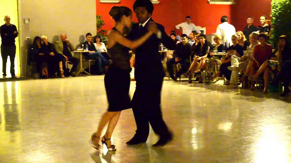 Video thumbnail for Julio Alvarez e Yailet Suarez @Milonga La Rotonda 3di4