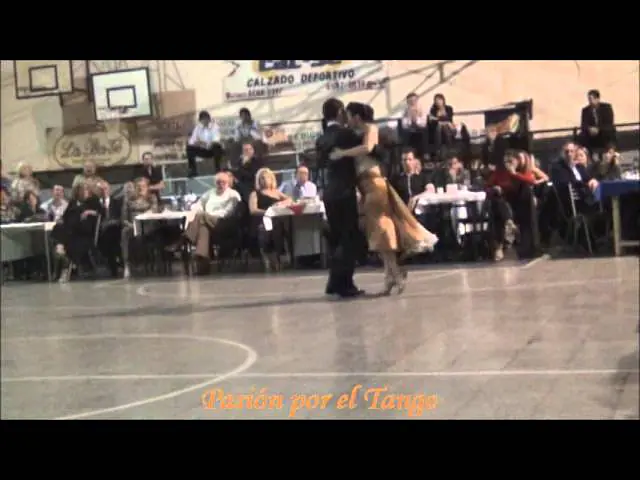 Video thumbnail for DANA ZAMPIERI y LUCAS GAUTO Bailando el Tango DOS FRACASOS en la MILONGA MALENA en el SUNDERLAND