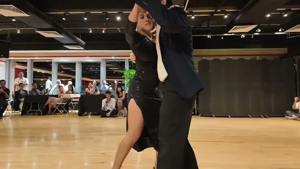 Video thumbnail for Federico Naveira & Sabrina Masso FM 4/5 - Oro De Ley (Juan D'Arienzo) Milonga - Hong Kong 2024 - 4K