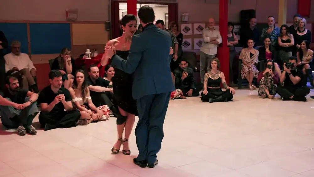 Video thumbnail for Gianpiero Galdi & Lorena Tarantino dance  milonga - El Látigo - Juan d'Arienzo 5/5