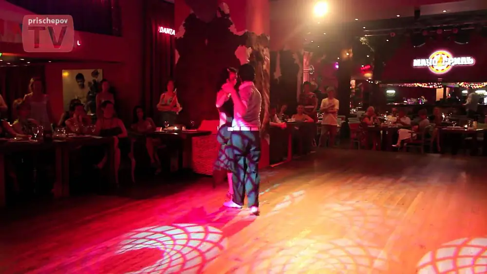 Video thumbnail for Mila Vigdorova & Luis Squicciarini, Russia, Moscow, Milonga in milonga "Macho Grill", 25.07.2010(3)