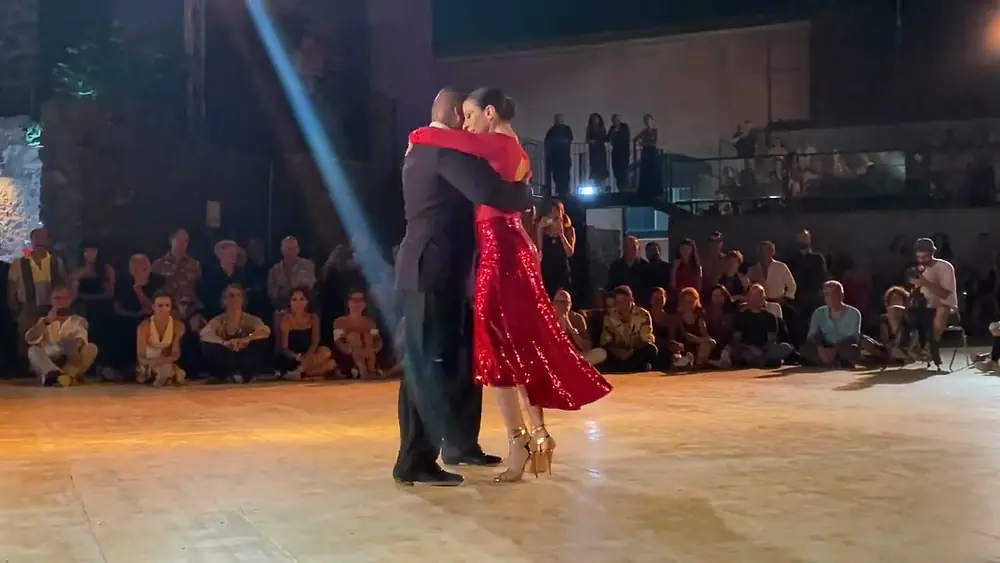 Video thumbnail for Carlos Estigarribia y Gisela Natoli  -  "Milonga de Mis Amores"  -  Orquesta Juan D'Arienzo