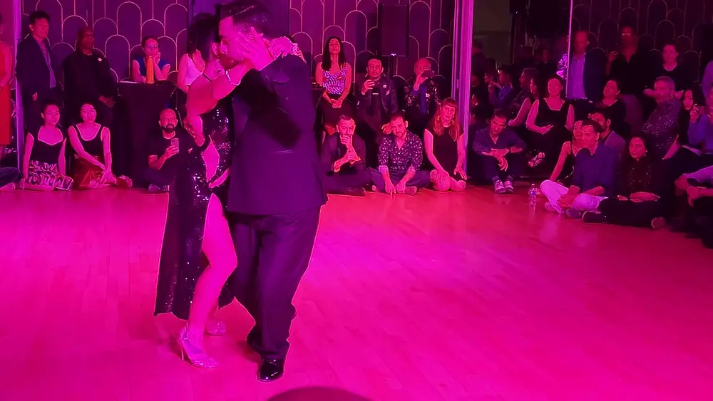Video thumbnail for Argentine tango: Jonathan Saavedra & Clarisa Aragon - Pura Clase