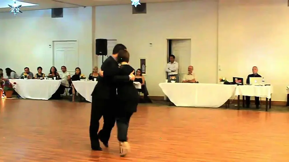 Video thumbnail for Dennys Fernández & Maggie Draus interpretan Las Campanas