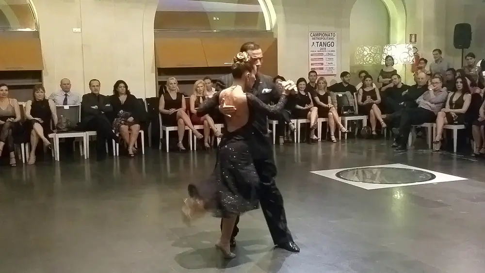 Video thumbnail for Laila Rezk y Leandro Oliver - Tango Tradición Lecce - 17 Marzo 2018 2-4