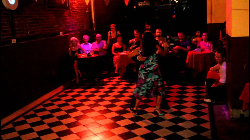 Video thumbnail for Graciela Gonzalez y Marcelo Varela baila en Codigo de Barra - milonga