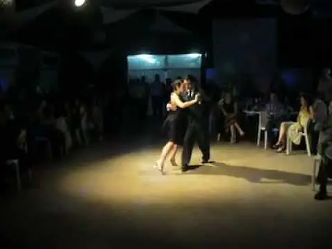 Video thumbnail for Facundo de la Cruz y Paola Florencia Sanz - 2011 - Milonga