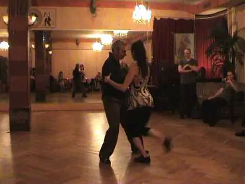 Video thumbnail for Tango Argentino práctica Karin Solana & Ivan Bertazzo 19.08.2009
