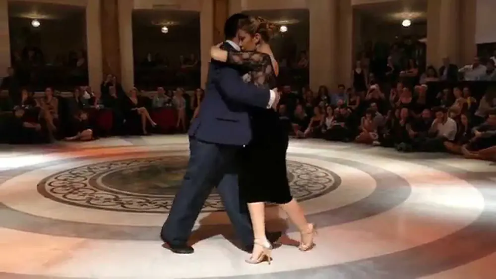 Video thumbnail for Carlitos Espinoza & Noelia Hurtado, Lo vi en tus ojos (Winter Tango Napoli 2015, 5/5)