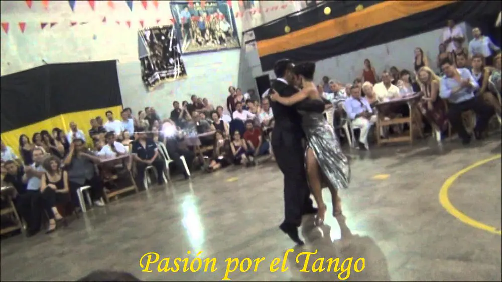 Video thumbnail for CLARISA ARAGÓN y JONATHAN SAAVEDRA Bailando el Tango MANDRIA en la MILONGA del MORAN