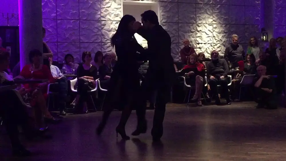 Video thumbnail for Ezequiel Paludi y Geraldin Rojas bailan un tango „Orgullo Criollo“ de Astor Piazzolla