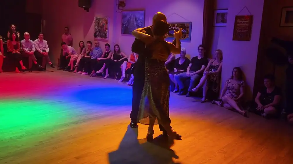 Video thumbnail for Argentine tango: Adriana Salgado & Orlando Reyes - Zum