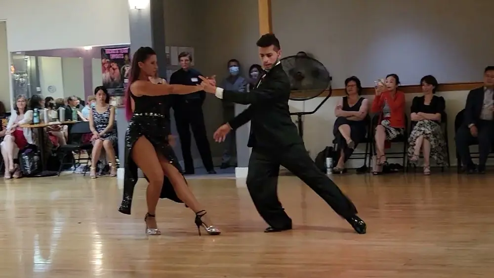 Video thumbnail for Juan Bedoya and Analia Centurión - performance at dance blvd on April 29, 2022 (2 of 3)