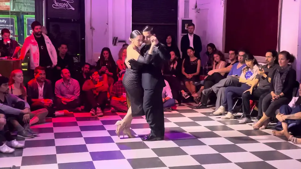 Video thumbnail for Los Campeones Mundiales 2024 Brenno Marques Lucas y Fati Caracoch @ Milonga Tango Bar 8/29/24 #1🔔