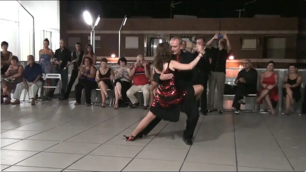 Video thumbnail for Juana García y Julio Robles - "Tigre Viejo"