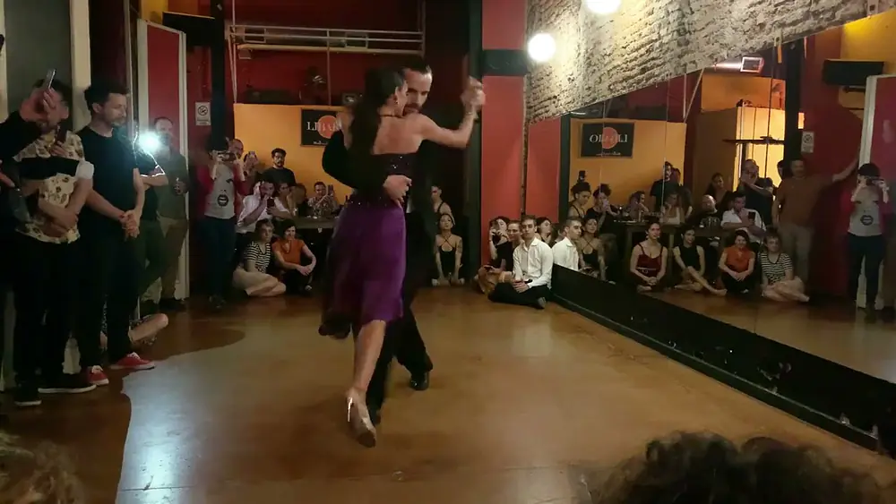 Video thumbnail for Cachivacheria Milonga, Bailan Virginia Vasconi y Juan Cupini con el Cachivache tango