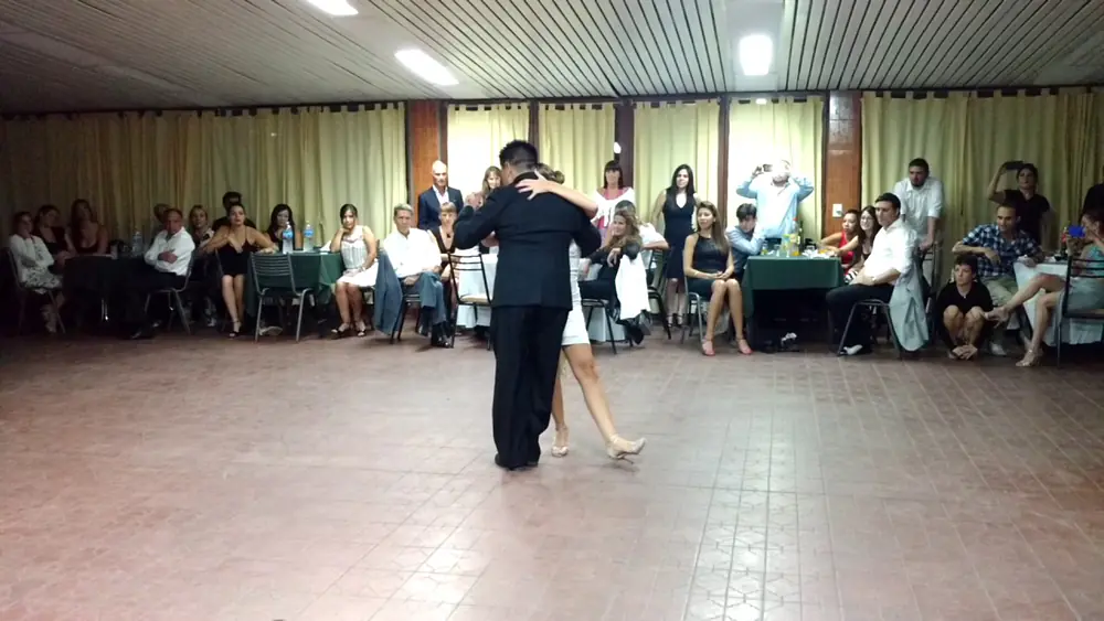 Video thumbnail for Noelia Hurtado y Carlitos Espinoza "Oro de Ley" Milonga Orq. J. Darienzo con Alberto Echagüe Mendoza