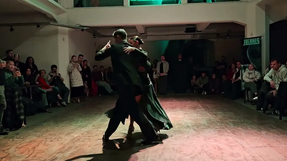 Video thumbnail for Artem Luchin y Polina Luchina at Juernes milonga (2 of 2)