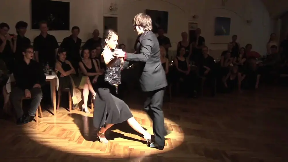 Video thumbnail for Guggi Zuzakova & Sven Elze- Tango Alchemie Black Milonga 2009