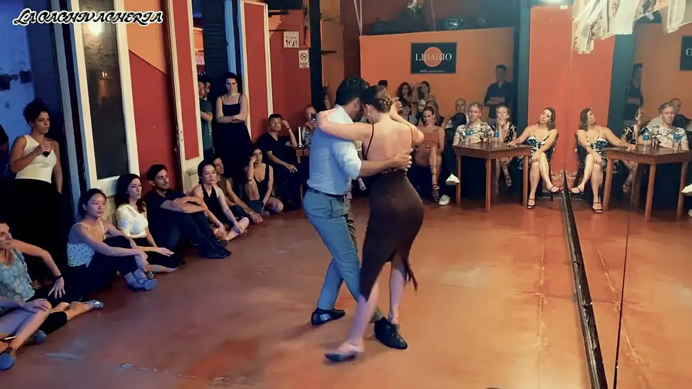 Video thumbnail for Vinicius Flores y Aneta Orlik show en La Cachivacheria Milonga