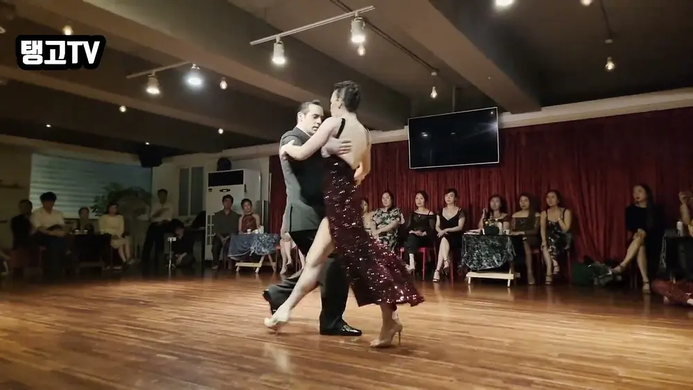 Video thumbnail for Juan Malizia & Manuela Rossi in Busan (2/5)