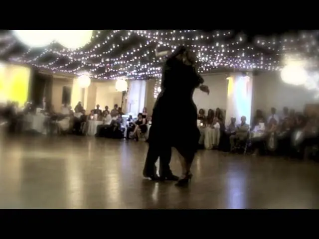 Video thumbnail for Tangoumois2013   Gisela Passi & Rodrigo Rufino - Vendredi 09 - Tango