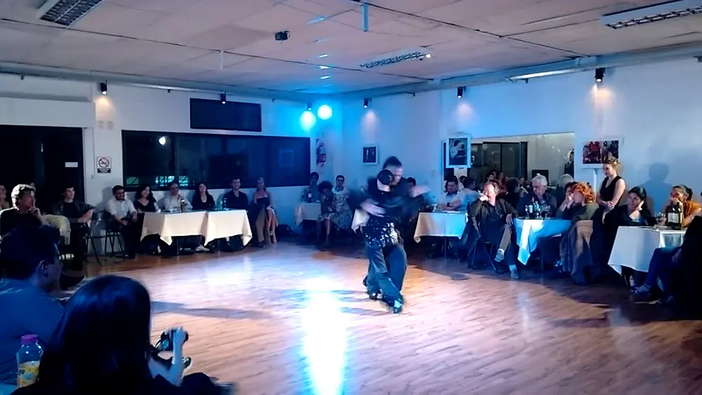 Video thumbnail for 58 Dos Orillas práctica de tango, bailan Mariana Flores y Eduardo Capussi  4 de septiembre 2015  3