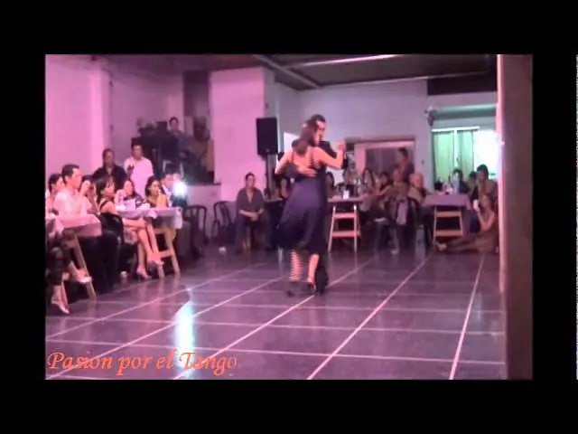 Video thumbnail for PAOLA SANZ y FACUNDO DE LA CRUZ bailando la milonga POR LA HUELLA en FLOREAL MILONGA