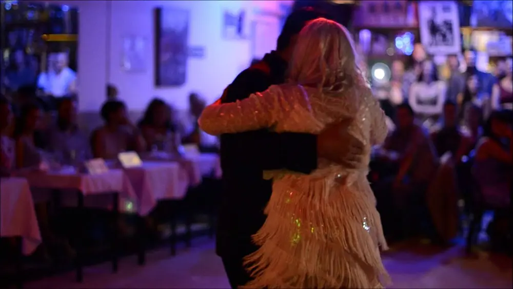 Video thumbnail for Yanina Erramouspe y Leo Ortiz, "La milonga que faltaba" Donato