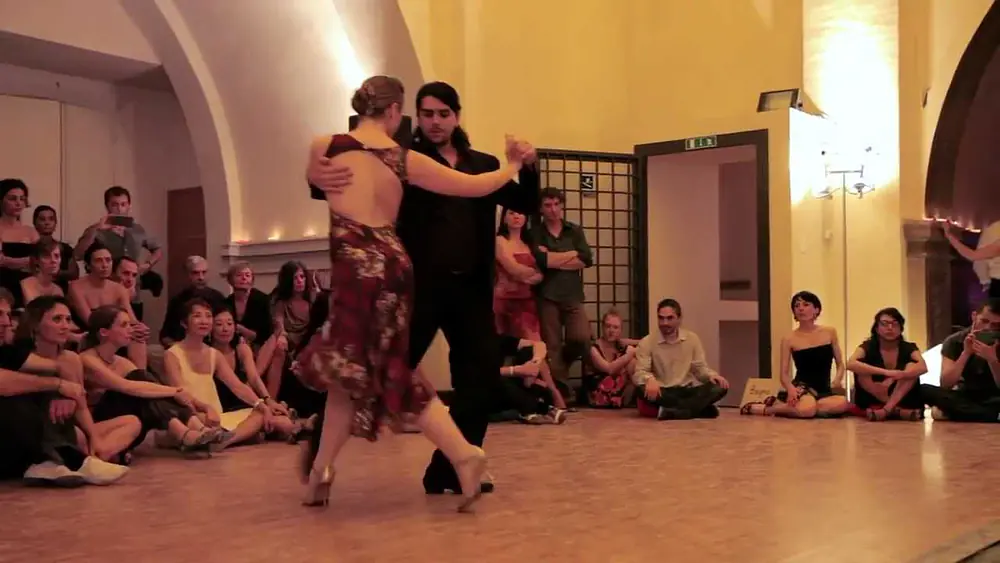 Video thumbnail for Ariadna Naveira e Fernando Sanchez alla Milonga Sì - 29.10.2013