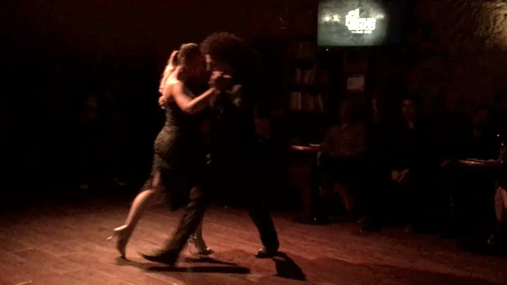 Video thumbnail for Vinicius Souza y Gaby Mataloni en Milonga Breve, Puebla, Mexico 2/3