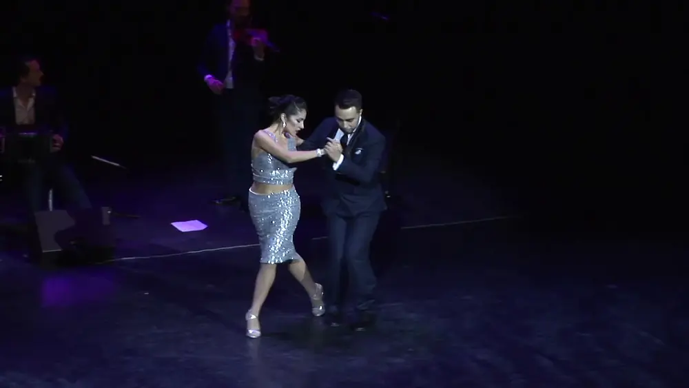 Video thumbnail for Jonathan Saavedra & Clarisa Aragon, Solo Tango Orquesta "Si bekar"