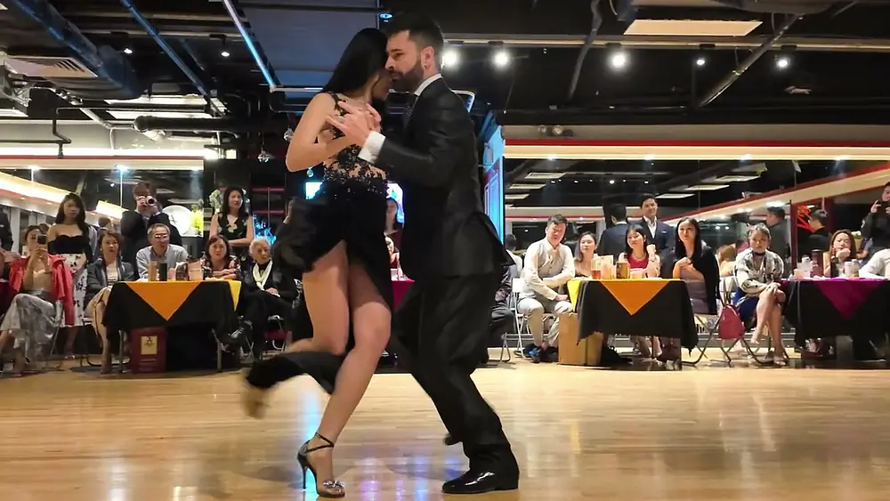 Video thumbnail for Javier Rodriguez & Sandra Mok 4/4 - La Bruja (Juan D'Arienzo) Tango - Hong Kong 2024