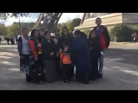 Video thumbnail for Rosa Pérez en París y algunos hermanos de la iglesia 😍💓💓💓