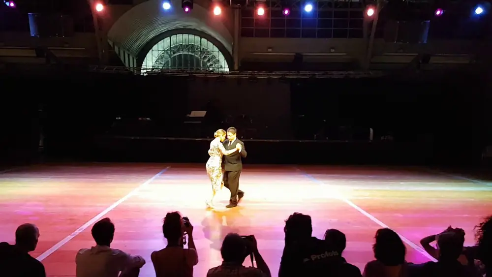 Video thumbnail for Carlos Espinoza & Noelia Hurtado ❤ Tarbes en Tango 2018 - Soirée des Maestros - 11 couples