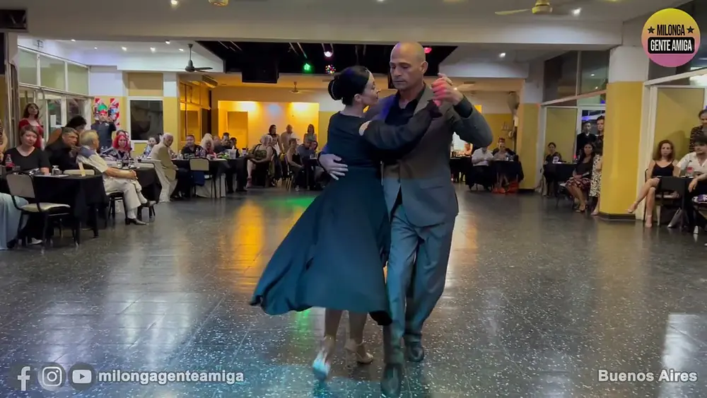 Video thumbnail for Guillermina Quiroga y Mariano Logiúdice - Milonga Gente Amiga - 23/DIC/2023 (1/3)