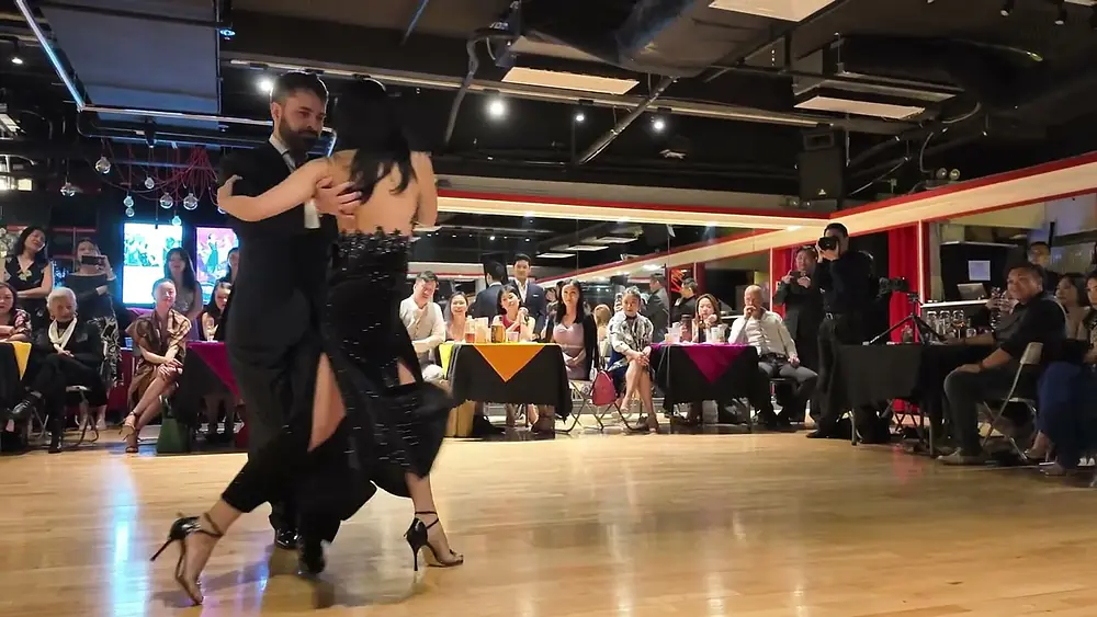 Video thumbnail for Javier Rodriguez & Sandra Mok 3/4 - Arrabalera (Francisco Canaro) Milonga - Hong Kong 2024