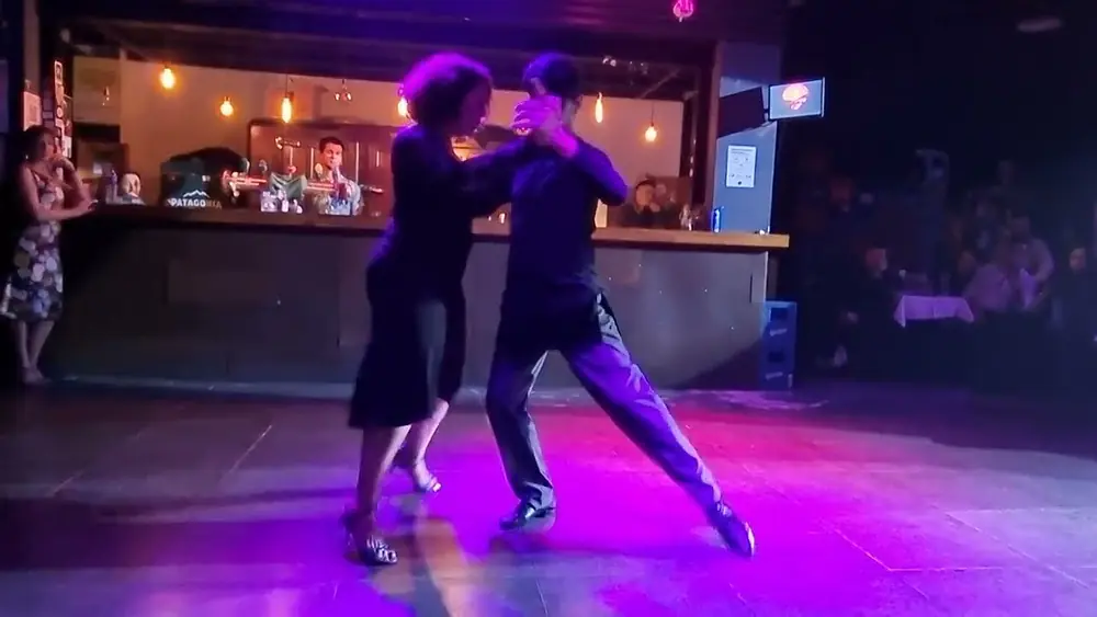 Video thumbnail for Corina de la Rosa y Ale Andrian 3/4 A La Parrilla