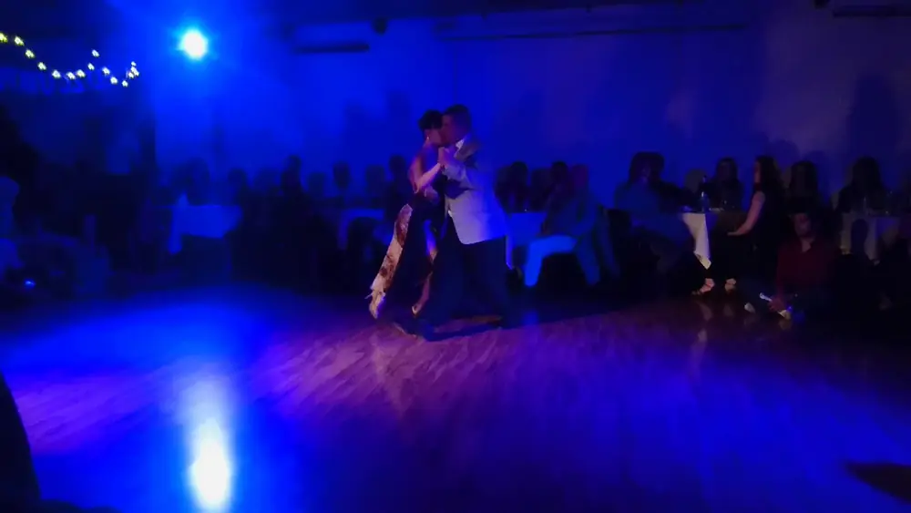 Video thumbnail for Carlos Estigarribia y Dana Zampieri, TANGO ARGENTINO, rie payaso #darienzo