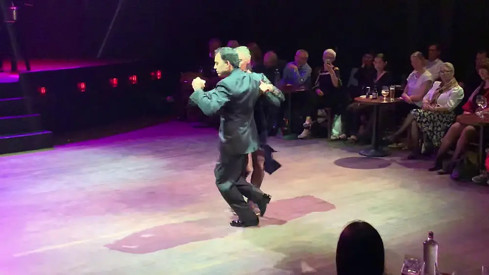 Video thumbnail for Martin La Bruna y Andrea Bestvater bailan un Tango