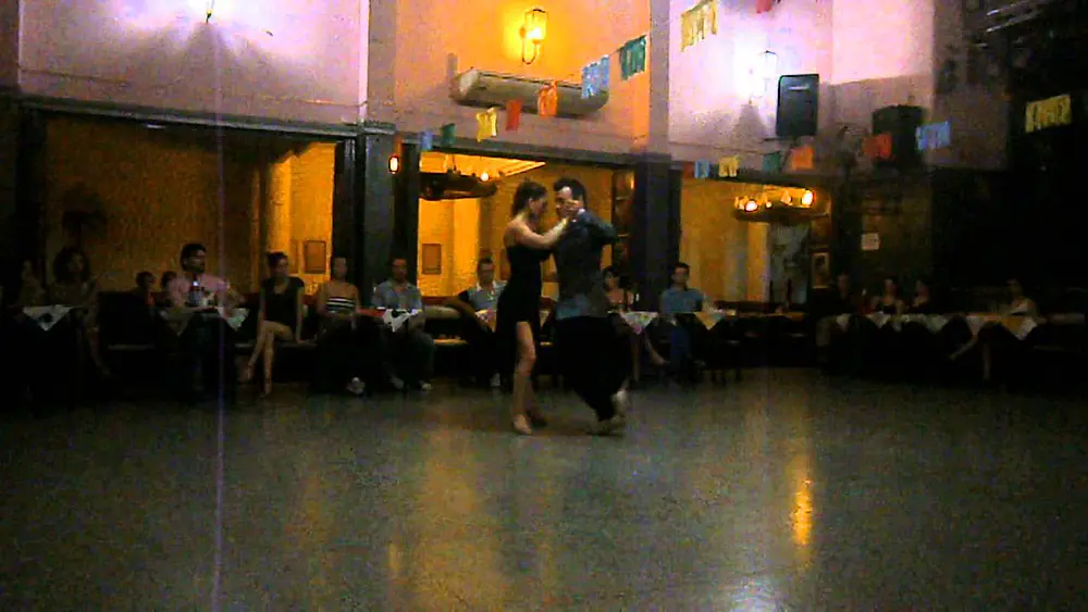Video thumbnail for Virginia Cutillo y Jose Halfon en El Motivo Tango, 22/4/13
