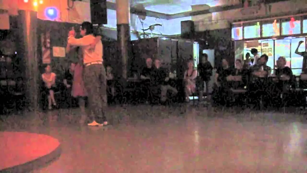 Video thumbnail for Gastón Torelli & Moira Castellano en Essa Milonga 1
