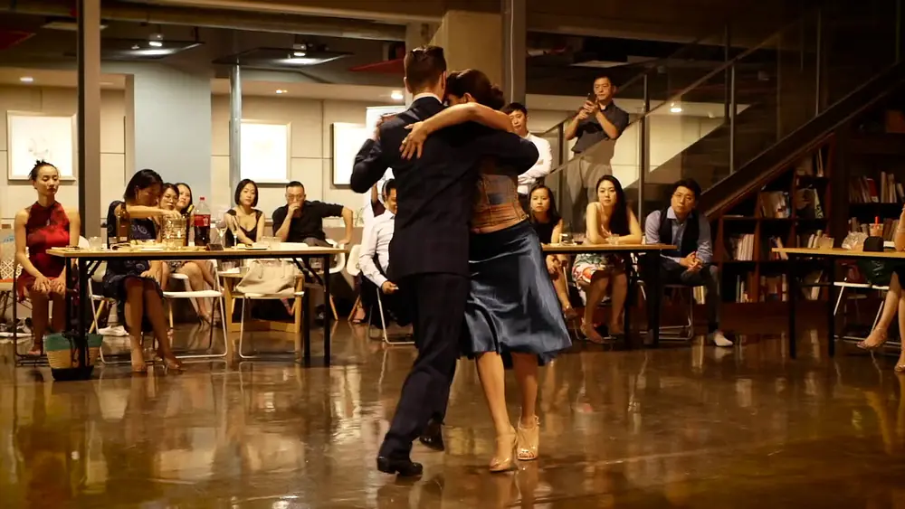 Video thumbnail for Javier Rodriguez y Fatima Vitale en Beijing 2017 Master Show Milonga 1/4
