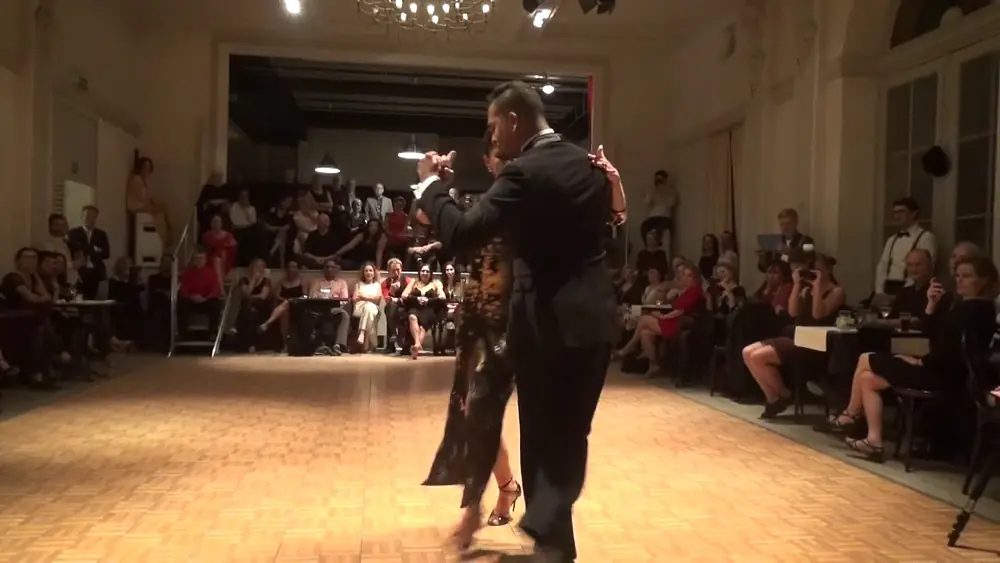 Video thumbnail for Carlos & Mirella Santos David @ Ghent Tango Festival 2019: demo 3/4